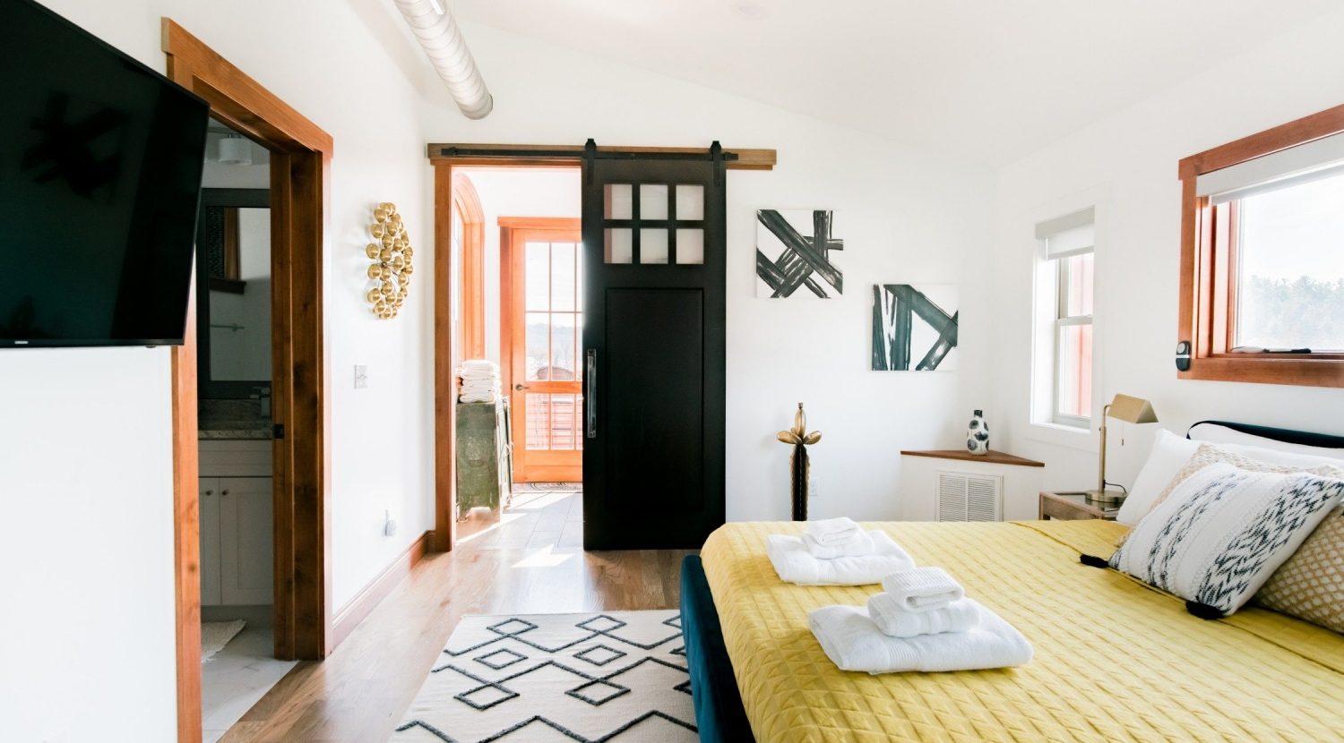 Upstream Riverview Bedroom With Sliding Door Upstream Riverview Bedroom With Sliding Door